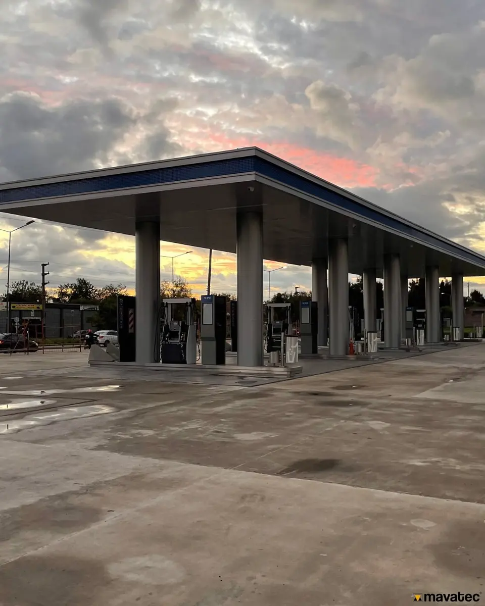 Baños de la estación YPF Bella Vista con tabiques sanitarios (foto 5 de 6)