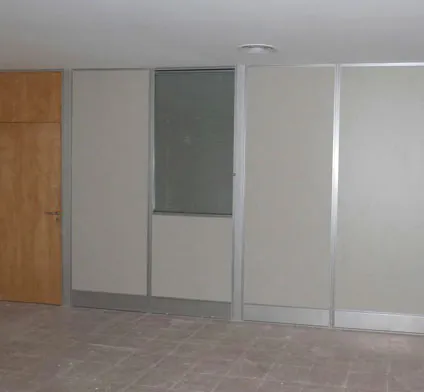 Tabiques de oficina en obra